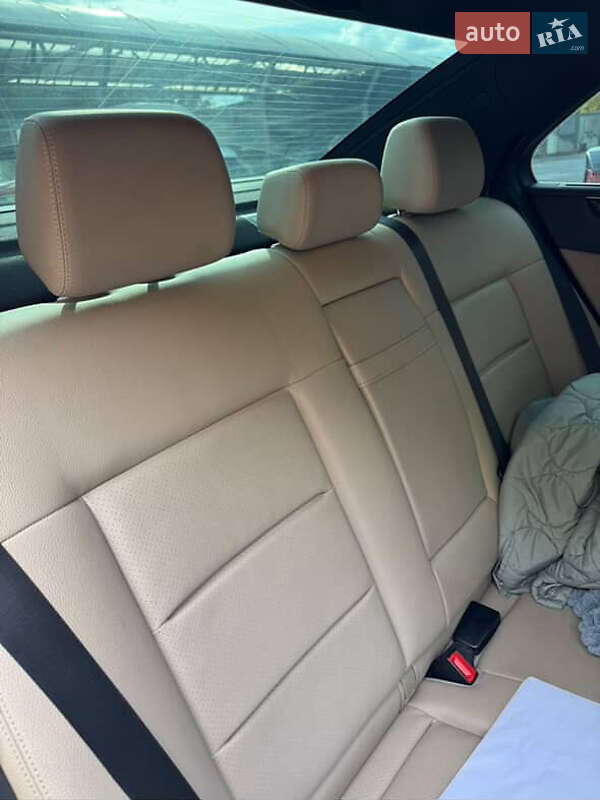 Седан Mercedes-Benz E-Class 2011 в Днепре