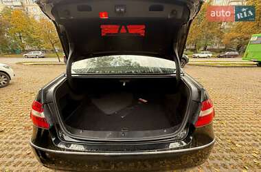 Седан Mercedes-Benz E-Class 2011 в  фото 12 Седан Mercedes-Benz E-Class 2011 в