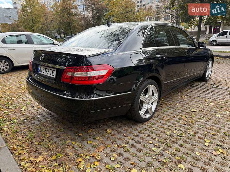 Седан Mercedes-Benz E-Class 2011 в Киеве