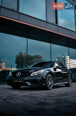 Седан Mercedes-Benz E-Class 2013 в 