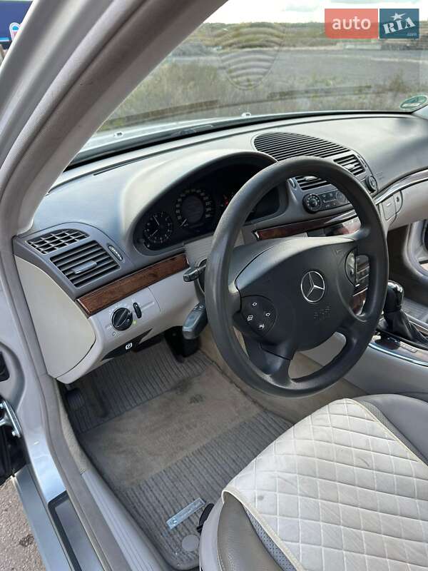 Седан Mercedes-Benz E-Class 2004 в Ровно