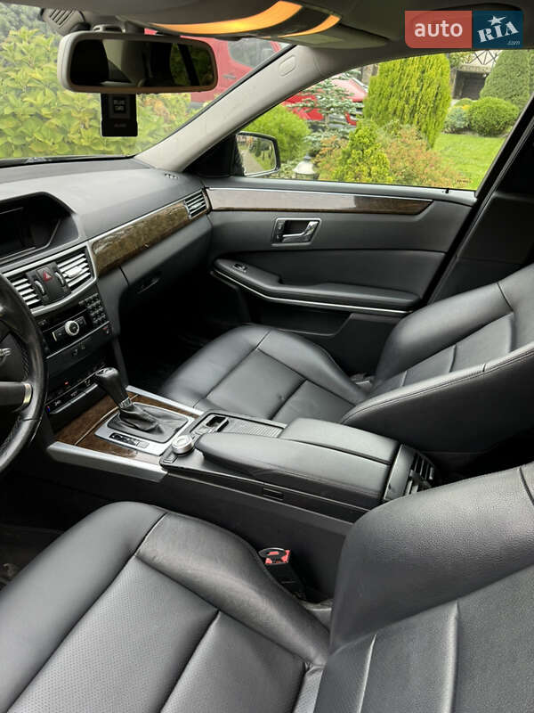 Седан Mercedes-Benz E-Class 2010 в Черновцах