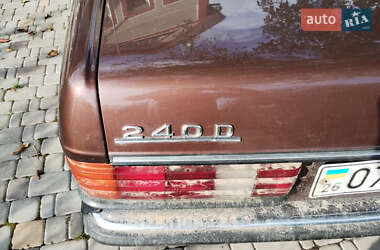 Седан Mercedes-Benz E-Class 1985 в 