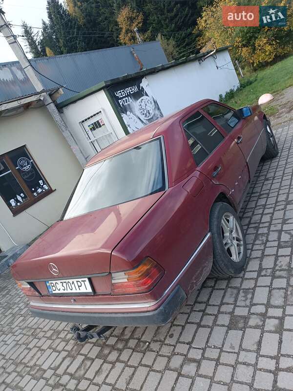 Седан Mercedes-Benz E-Class 1992 в Сколе