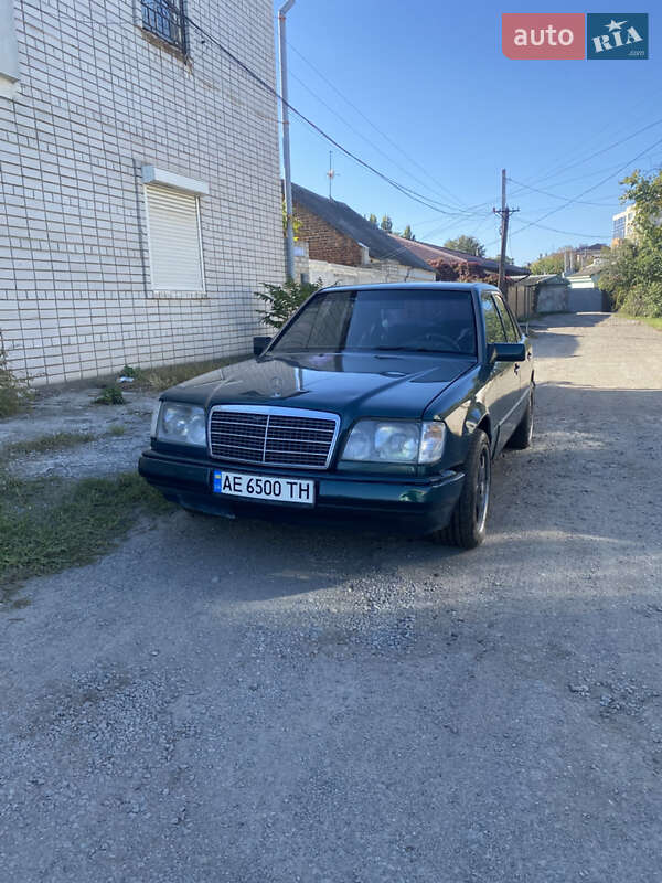 Седан Mercedes-Benz E-Class 1994 в 