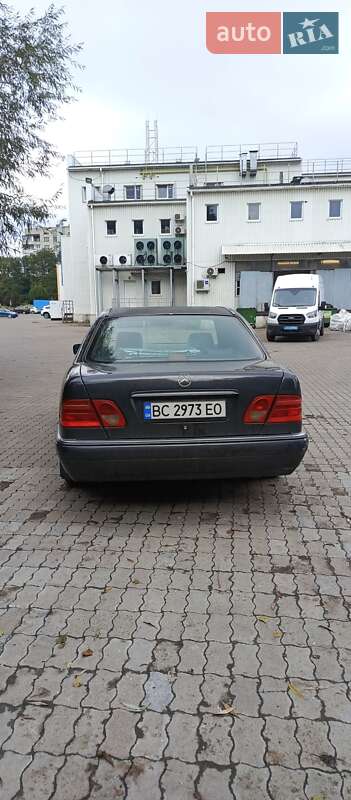 Седан Mercedes-Benz E-Class 1997 в Львове