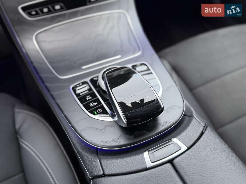 Седан Mercedes-Benz E-Class 2021 в Киеве