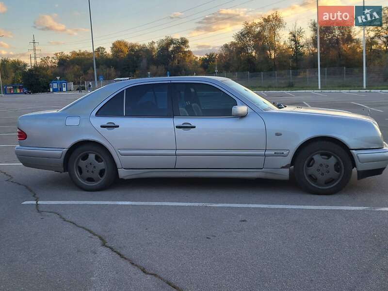 Седан Mercedes-Benz E-Class 1998 в Запорожье