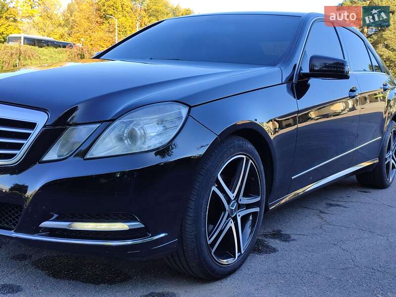 Седан Mercedes-Benz E-Class 2012 в Умані