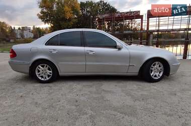 Седан Mercedes-Benz E-Class 2002 в  фото 4 Седан Mercedes-Benz E-Class 2002 в