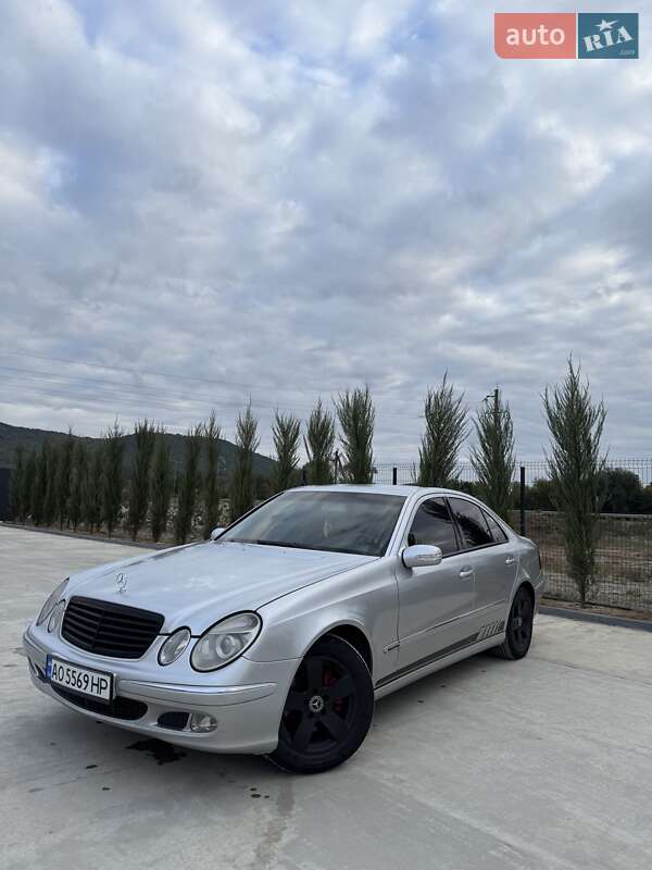 Седан Mercedes-Benz E-Class 2002 в 