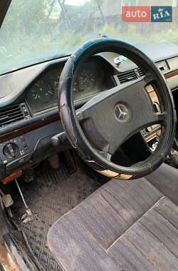 Седан Mercedes-Benz E-Class 1988 в 