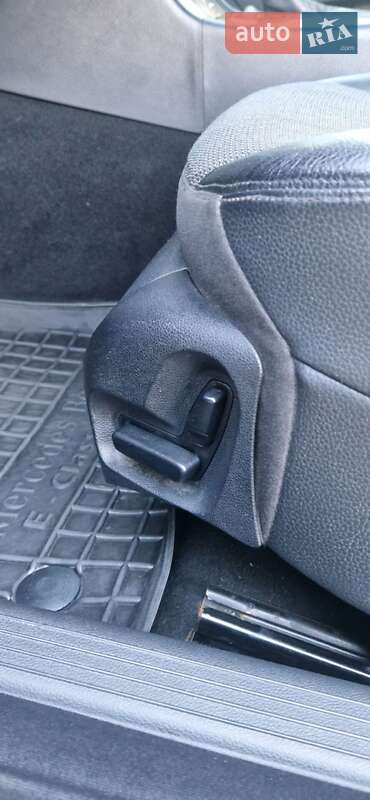Седан Mercedes-Benz E-Class 2008 в Черновцах