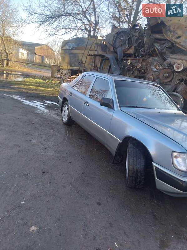 Седан Mercedes-Benz E-Class 1985 в Немирове