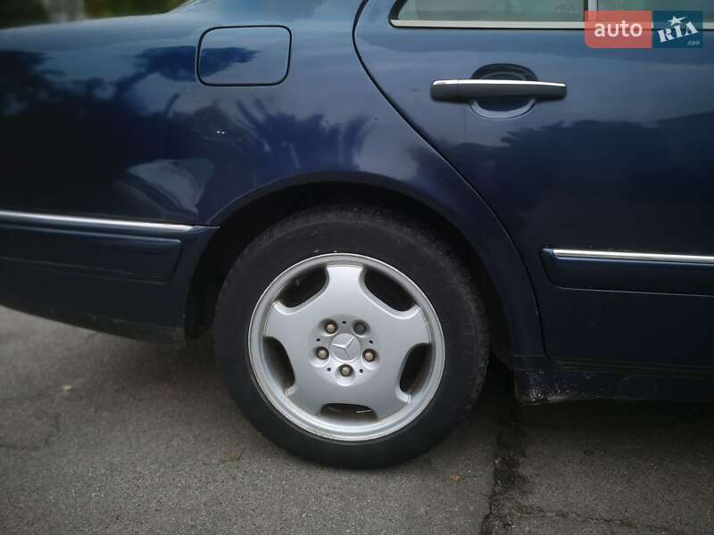 Седан Mercedes-Benz E-Class 1997 в Києві