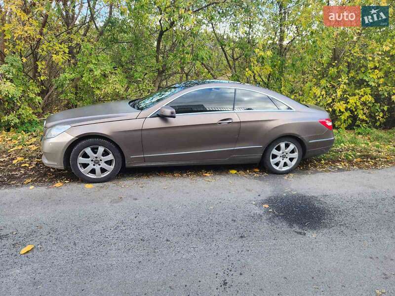 Купе Mercedes-Benz E-Class 2010 в Киеве