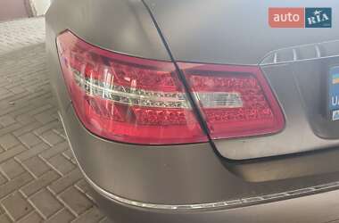 Купе Mercedes-Benz E-Class 2010 в  фото 11 Купе Mercedes-Benz E-Class 2010 в