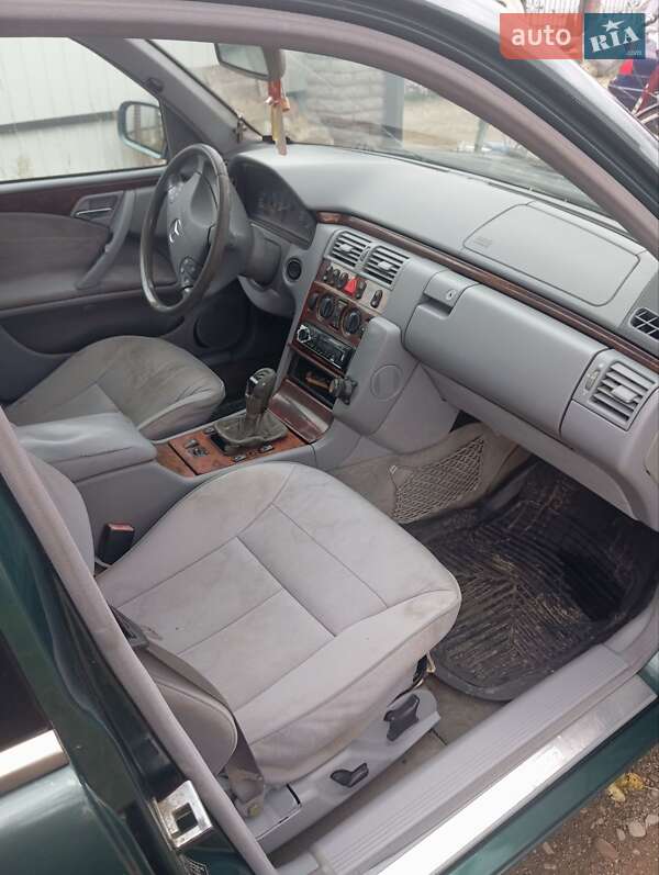 Седан Mercedes-Benz E-Class 1999 в Калуші