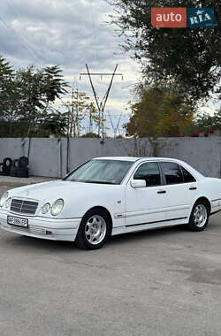 Седан Mercedes-Benz E-Class 1995 в Запорожье