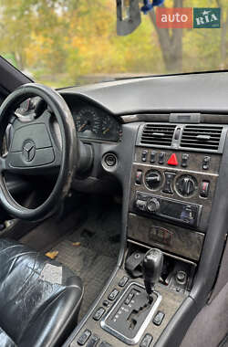 Седан Mercedes-Benz E-Class 1997 в 