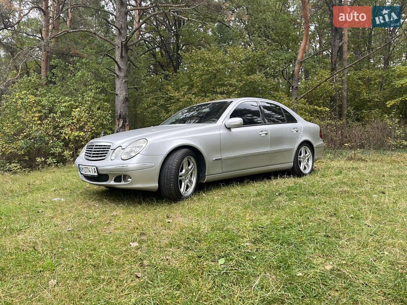 Седан Mercedes-Benz E-Class 2004 в Коростене