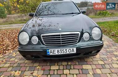 Седан Mercedes-Benz E-Class 2001 в  фото 3 Седан Mercedes-Benz E-Class 2001 в
