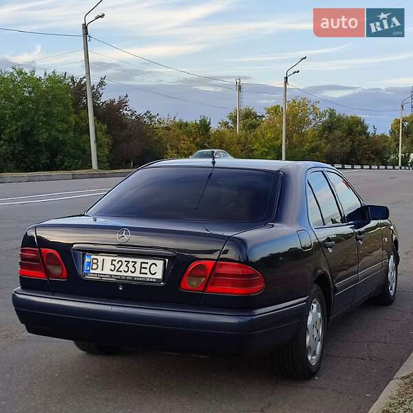 Седан Mercedes-Benz E-Class 2000 в Кременчуге