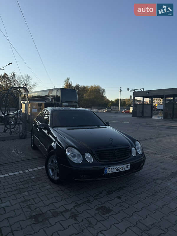 Седан Mercedes-Benz E-Class 2004 в Жовкве