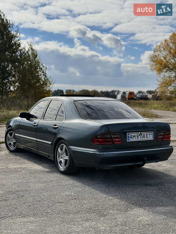 Седан Mercedes-Benz E-Class 2000 в Казатине