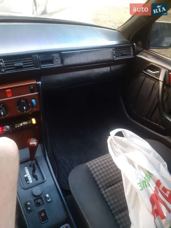 Седан Mercedes-Benz E-Class 1991 в Днепре