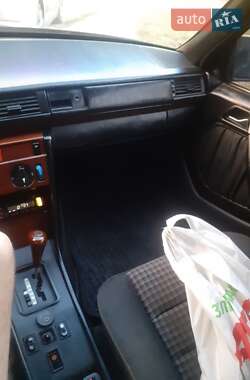 Седан Mercedes-Benz E-Class 1991 в 