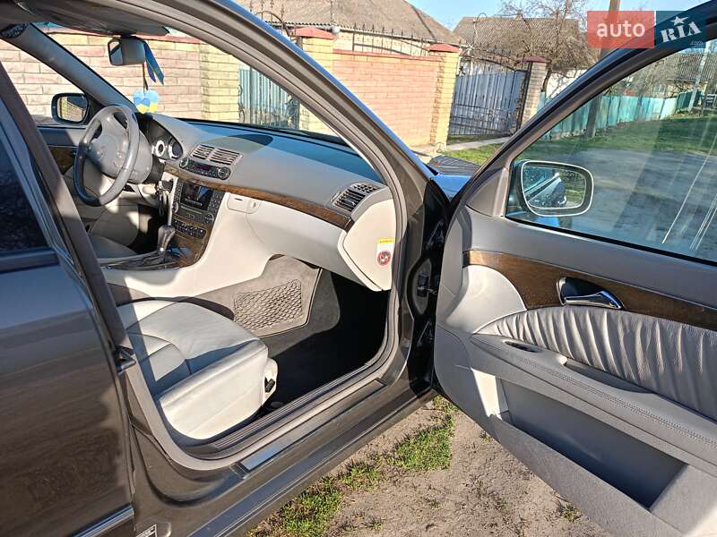 Седан Mercedes-Benz E-Class 2006 в Баре