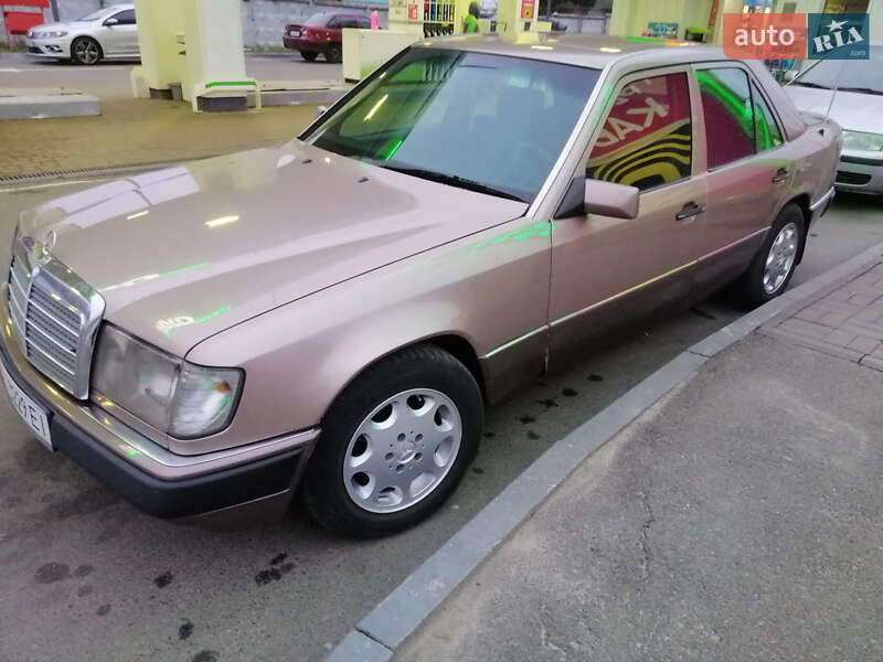 Mercedes-Benz E-Class 1993