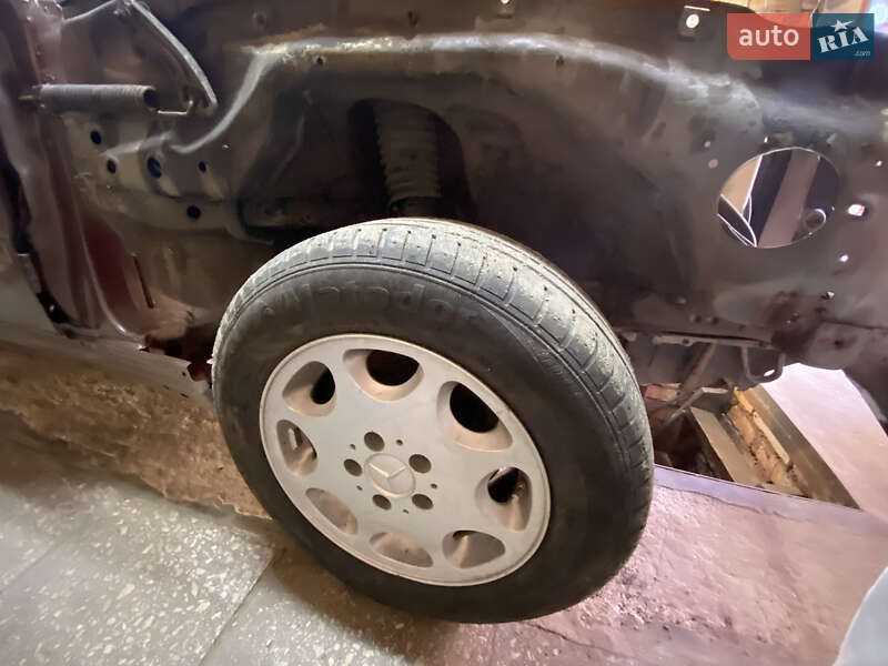 Седан Mercedes-Benz E-Class 1993 в Коцюбинском фото 11 Седан Mercedes-Benz E-Class 1993 в Коцюбинском