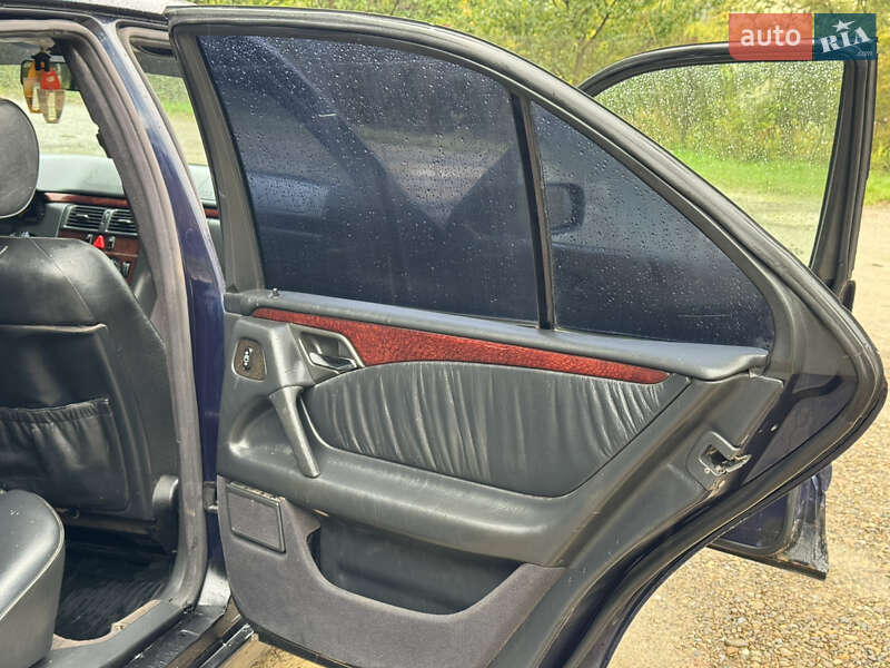 Седан Mercedes-Benz E-Class 1998 в Чернівцях
