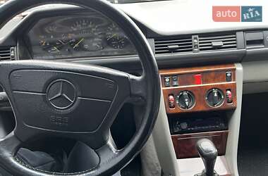 Седан Mercedes-Benz E-Class 1989 в 