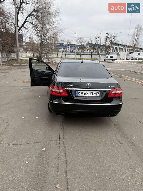 Седан Mercedes-Benz E-Class 2012 в Києві