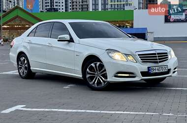 Седан Mercedes-Benz E-Class 2011 в 