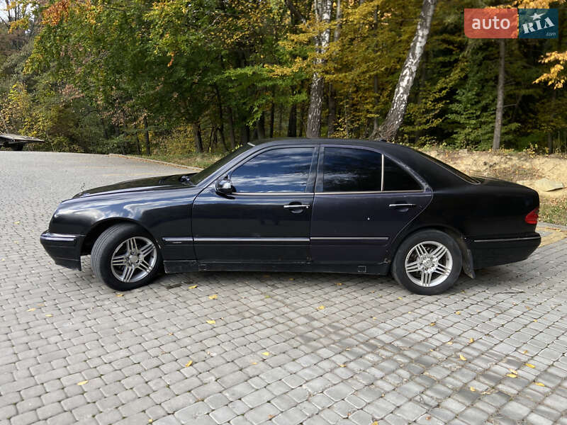 Седан Mercedes-Benz E-Class 2000 в Ивано-Франковске