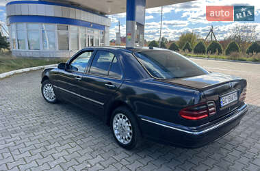 Седан Mercedes-Benz E-Class 2001 в 