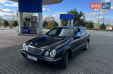 Седан Mercedes-Benz E-Class 2001 в 