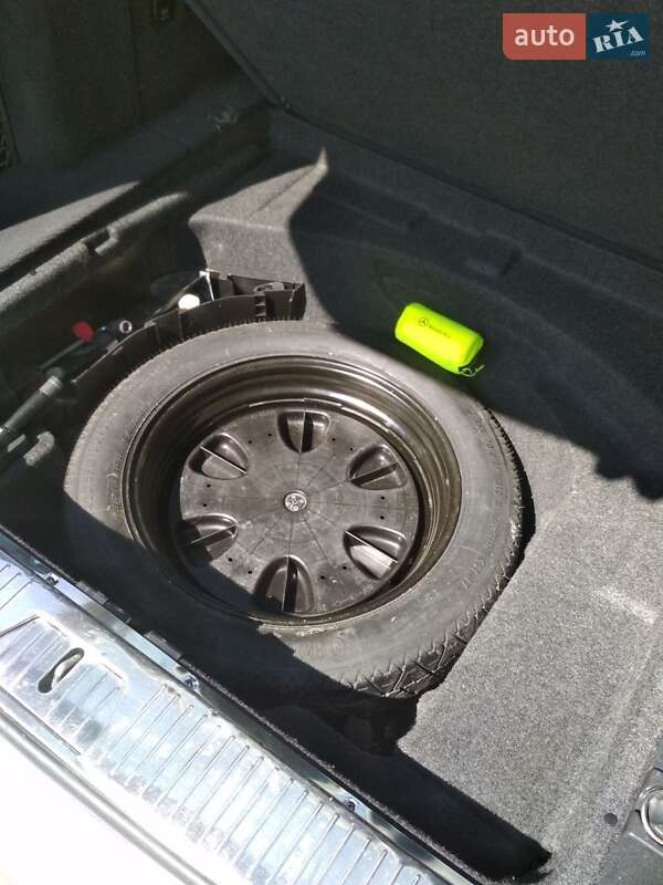 Универсал Mercedes-Benz E-Class 2004 в Звягеле