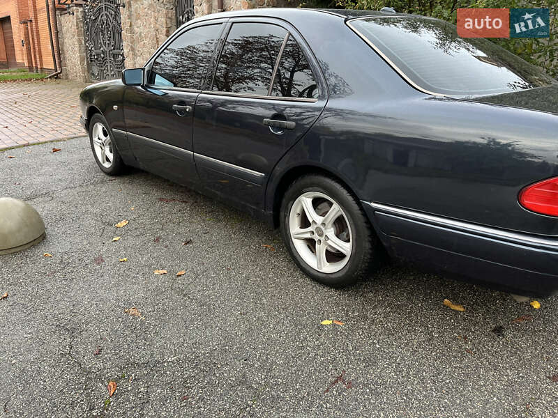 Седан Mercedes-Benz E-Class 1998 в Киеве