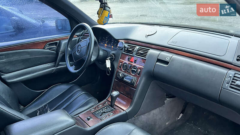 Седан Mercedes-Benz E-Class 1996 в Києві