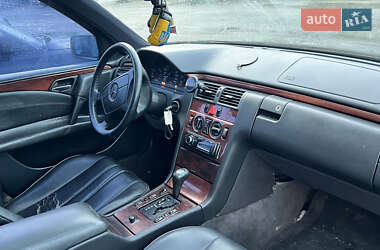 Седан Mercedes-Benz E-Class 1996 в 