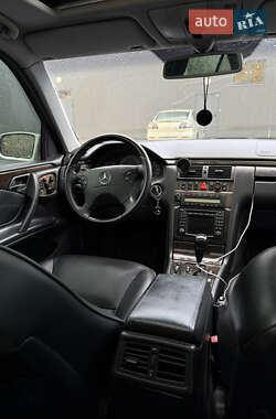 Седан Mercedes-Benz E-Class 2001 в 