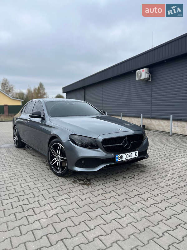 Седан Mercedes-Benz E-Class 2016 в Сарнах фото Седан Mercedes-Benz E-Class 2016 в Сарнах