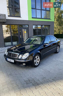 Седан Mercedes-Benz E-Class 2005 в Вараше