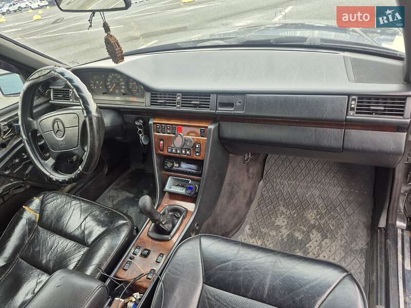 Седан Mercedes-Benz E-Class 1993 в Києві фото 15 Седан Mercedes-Benz E-Class 1993 в Києві