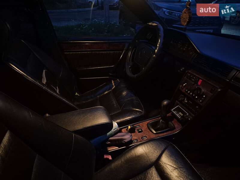 Седан Mercedes-Benz E-Class 1993 в Києві фото 31 Седан Mercedes-Benz E-Class 1993 в Києві